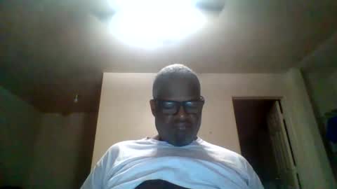 djbignuttsbrownass24 online show from October 3, 3:36 am