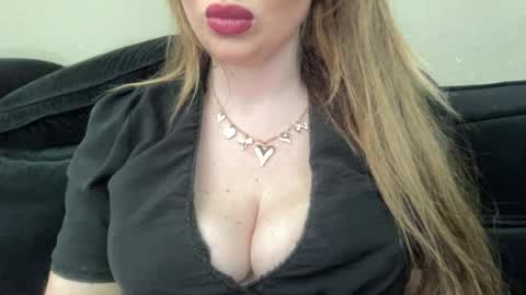 Snapshot of djelina940 chatting on August 8, 12:07 pm djelina940 online show from August 8, 12:07 pm