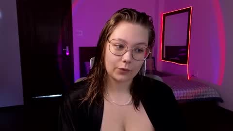 Snapshot of djennapalme chatting on June 17, 10:28 am Jenia online show from June 17, 10:28 am