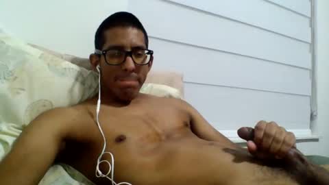 Snapshot of djmiami305 chatting on October 17, 3:42 am djmiami305 online show from October 17, 3:42 am