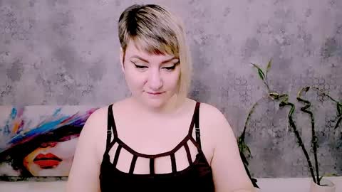 djullia online show from May 17, 5:05 am