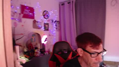 Snapshot of dlacarra chatting on December 28, 3:04 am David Lucky 13 online show from December 28, 3:04 am