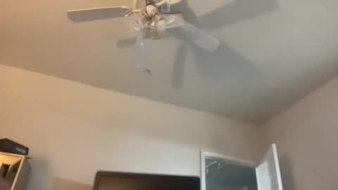 Snapshot of dlasian98 chatting on January 29, 2:40 am DL Asian Sissy online show from January 29, 2:40 am