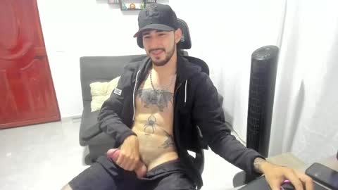 Snapshot of dmitrisanders1 chatting on May 7, 1:00 am Maybe in pvt online show from May 7, 1:00 am