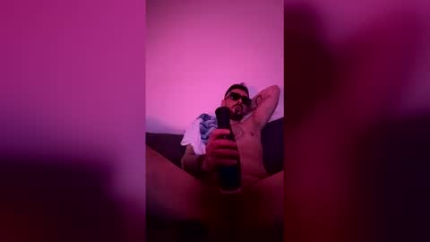 Snapshot of dmoeni chatting on April 19, 1:27 am Azier online show from April 19, 1:27 am