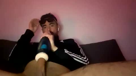 Snapshot of dmoeni chatting on April 25, 7:55 pm Azier online show from April 25, 7:55 pm