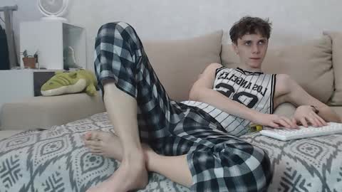 Snapshot of doedeeer chatting on December 6, 6:50 pm Alex online show from December 6, 6:50 pm