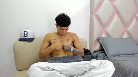 Snapshot of dogan_renz0 chatting on June 11, 7:56 pm Dogan online show from June 11, 7:56 pm