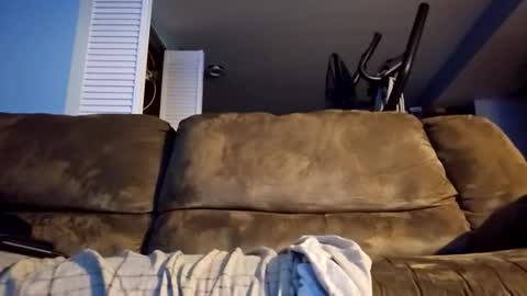 Snapshot of dogbone999081 chatting on December 17, 10:10 am dogbone999081 online show from December 17, 10:10 am