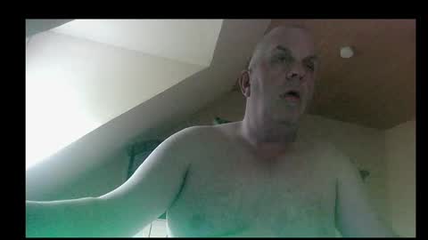 Snapshot of doggy2629 chatting on May 14, 6:20 am doggy2629 online show from May 14, 6:20 am