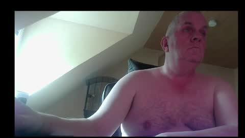Snapshot of doggy2629 chatting on May 20, 7:36 am doggy2629 online show from May 20, 7:36 am