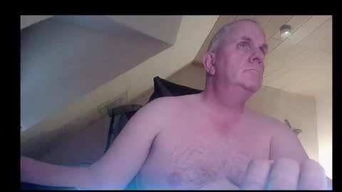 Snapshot of doggy2629 chatting on May 22, 7:19 pm doggy2629 online show from May 22, 7:19 pm