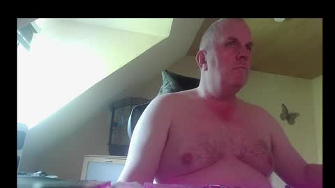 Snapshot of doggy2629 chatting on May 24, 8:19 am doggy2629 online show from May 24, 8:19 am