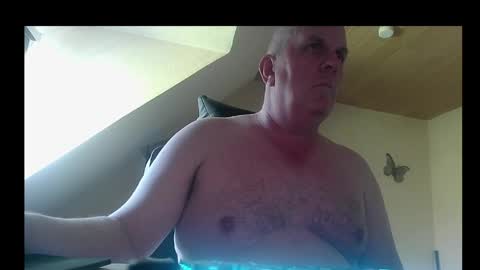 Snapshot of doggy2629 chatting on May 27, 8:11 am doggy2629 online show from May 27, 8:11 am