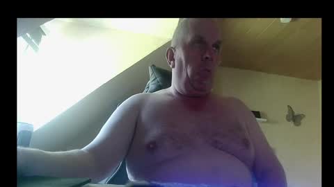 Snapshot of doggy2629 chatting on May 28, 8:55 am doggy2629 online show from May 28, 8:55 am