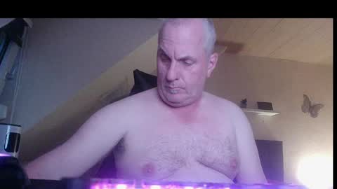 Snapshot of doggy2629 chatting on June 1, 8:43 pm doggy2629 online show from June 1, 8:43 pm