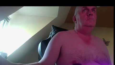 Snapshot of doggy2629 chatting on June 18, 5:41 am doggy2629 online show from June 18, 5:41 am