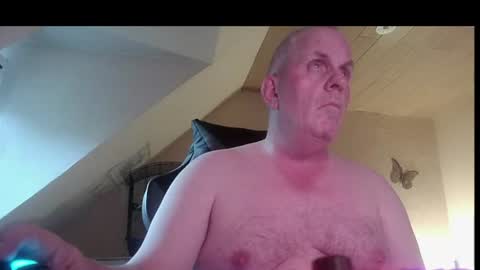 Snapshot of doggy2629 chatting on June 22, 7:33 pm doggy2629 online show from June 22, 7:33 pm