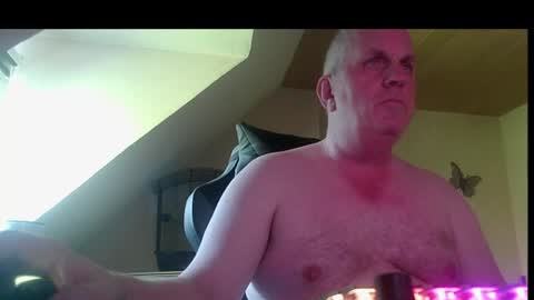 Snapshot of doggy2629 chatting on June 24, 7:51 am doggy2629 online show from June 24, 7:51 am