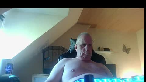 Snapshot of doggy2629 chatting on June 25, 6:51 am doggy2629 online show from June 25, 6:51 am
