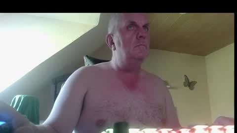 Snapshot of doggy2629 chatting on June 27, 7:24 am doggy2629 online show from June 27, 7:24 am