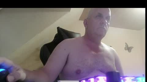 Snapshot of doggy2629 chatting on July 14, 4:02 pm doggy2629 online show from July 14, 4:02 pm