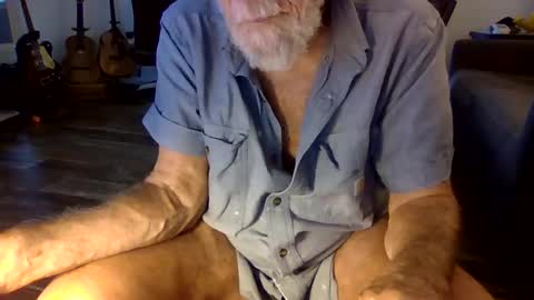 Snapshot of dogluc7 chatting on April 27, 9:57 pm dogluc7 online show from April 27, 9:57 pm