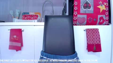 Snapshot of dolce4you69 chatting on December 29, 8:11 am Dea----IF YOU WANT TO SUPPORT ME -Purshase subscribtions scroll BIO  THANK YOU LOVE - online show from December 29, 8:11 am