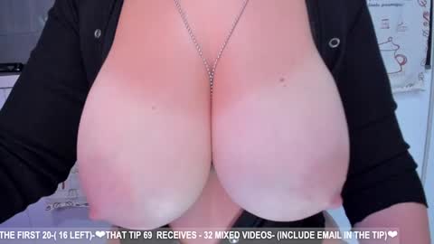 Snapshot of dolce4you69 chatting on January 7, 5:12 am Dea----IF YOU WANT TO SUPPORT ME -Purshase subscribtions scroll BIO  THANK YOU LOVE - online show from January 7, 5:12 am