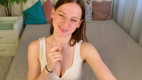Snapshot of dolce_moments chatting on May 29, 5:49 am Doly online show from May 29, 5:49 am