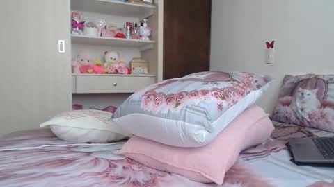 Dolcevainin online show from February 11, 3:06 pm