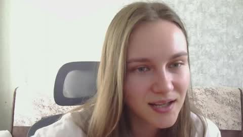 Snapshot of dolcezza_ chatting on May 22, 12:00 pm dolcezza_ online show from May 22, 12:00 pm