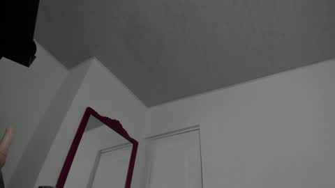 Snapshot of doll10starx chatting on December 4, 5:00 pm Ludika Santiago online show from December 4, 5:00 pm