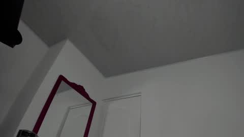 Snapshot of doll10starx chatting on December 4, 10:51 pm Ludika Santiago online show from December 4, 10:51 pm