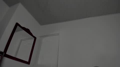 Snapshot of doll10starx chatting on December 10, 12:06 am Ludika Santiago online show from December 10, 12:06 am