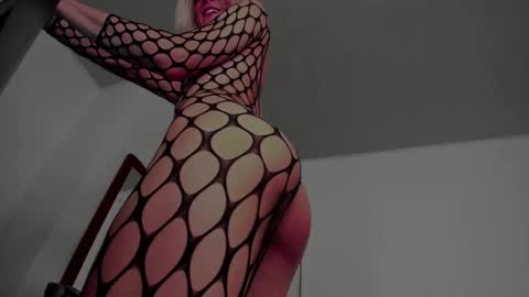 Snapshot of doll10starx chatting on February 9, 2:50 pm Ludika Santiago online show from February 9, 2:50 pm