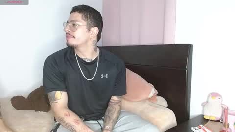 Auro and Santiago online show from December 5, 3:59 am