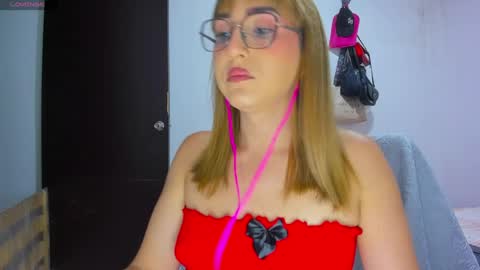 Snapshot of doll_andrea_ chatting on May 7, 2:39 am ANDREA online show from May 7, 2:39 am