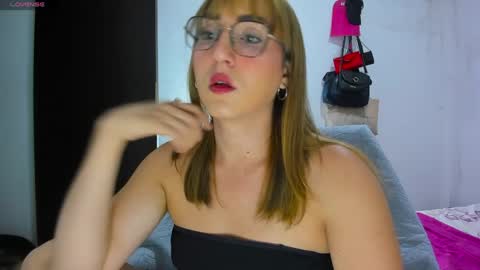 Snapshot of doll_andrea_ chatting on June 8, 1:28 am ANDREA online show from June 8, 1:28 am