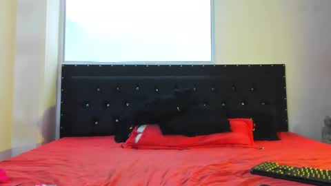 Snapshot of doll_celeste19 chatting on September 11, 6:19 pm C E L E S T E online show from September 11, 6:19 pm