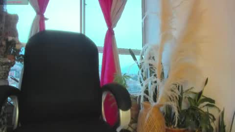 Snapshot of doll_celeste19 chatting on May 28, 11:13 pm C E L E S T E online show from May 28, 11:13 pm