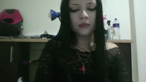 doll_dollys_ online show from April 3, 12:30 am