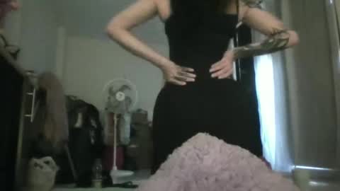 doll_dollys_ online show from April 24, 8:22 pm