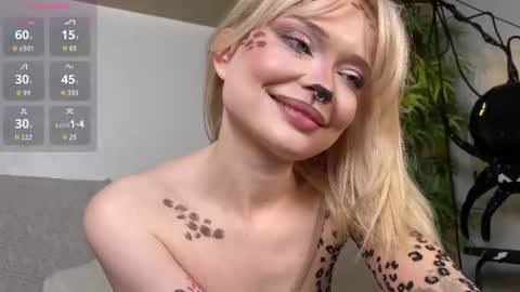 Snapshot of doll_from_venus chatting on October 31, 3:35 pm Dorothy Mayfield online show from October 31, 3:35 pm