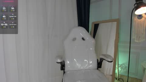 Snapshot of doll_isa_ chatting on December 4, 6:38 pm doll_isa_ online show from December 4, 6:38 pm