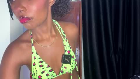 Snapshot of dolldol18 chatting on November 1, 7:49 pm Doll online show from November 1, 7:49 pm