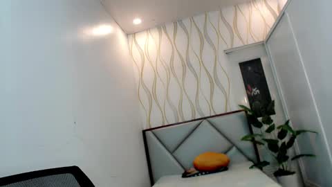 Make me Happy online show from October 19, 7:36 pm