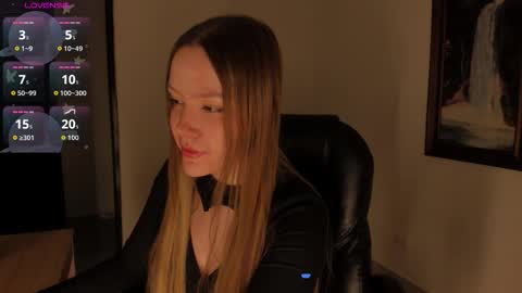 Snapshot of dollmoon_ chatting on November 28, 9:23 am You can call me Pretty online show from November 28, 9:23 am