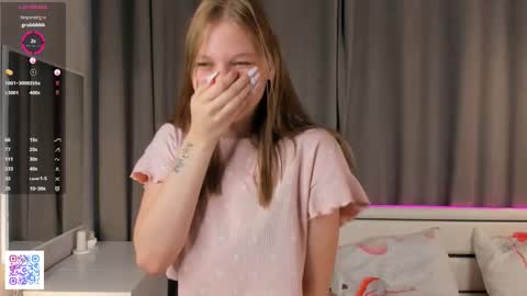 Snapshot of dollyburruss chatting on November 2, 4:04 am Emilia online show from November 2, 4:04 am