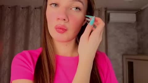 Snapshot of dollyburruss chatting on December 1, 4:06 am Emilia online show from December 1, 4:06 am